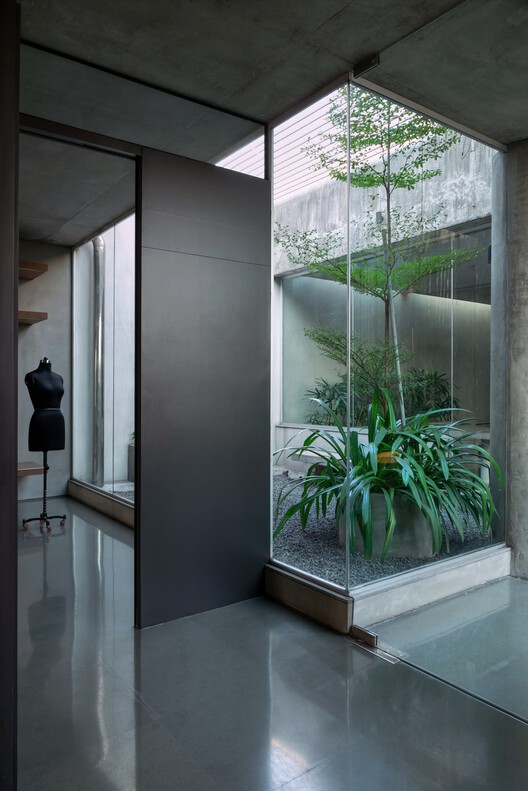 Urban Gauze Textile House and Office / DOT - Image 11 of 20