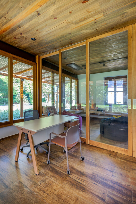 Barreiros Association/Dall'ov's Coordinator Building