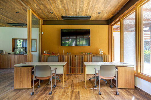 Edificio de Coordinadores de la Asociación Barreiros / Dall'Ovo Magalhães Arquitetura - Fotografía interior, Comedor, Madera, Mesas, Sillas, Iluminación, Vidrio