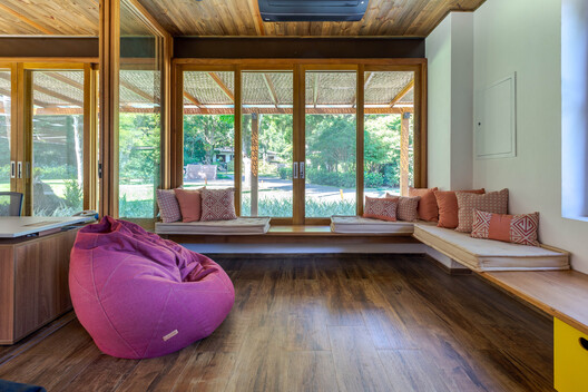 Edificio de Coordinadores de la Asociación Barreiros / Dall'Ovo Magalhães Arquitetura - Fotografía interior, Sala de estar, Madera, Iluminación