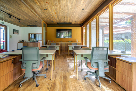 Edificio de Coordinadores de la Asociación Barreiros / Dall'Ovo Magalhães Arquitetura - Fotografía interior, Comedor, Madera, Mesas, Sillas, Iluminación, Vidrio