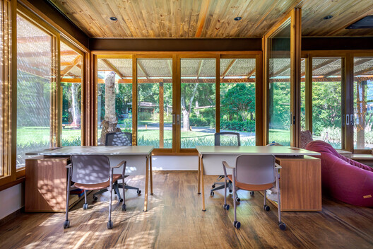Edificio de Coordinadores de la Asociación Barreiros / Dall'Ovo Magalhães Arquitetura - Fotografía interior, Madera, Vidrio, Sillas, Fijación Vigas