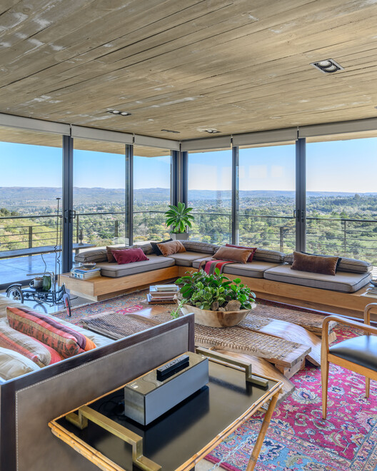 Casa en el Dragón / Cristian Nanzer - Fotografía interior, Sala de estar, Madera, Mesas, Sillas