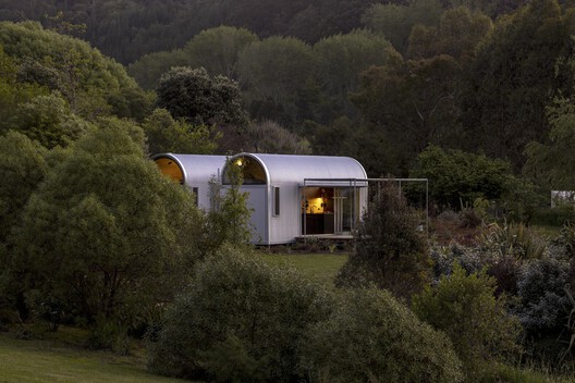 Designing with Vaults: 10 Residential Projects that Maximize Light and Volume - Image 6 of 12