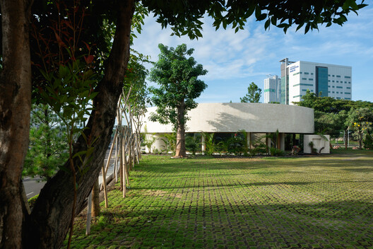 Hygge Cafe / Dhanie & Sal - Exterior Photography, Garden