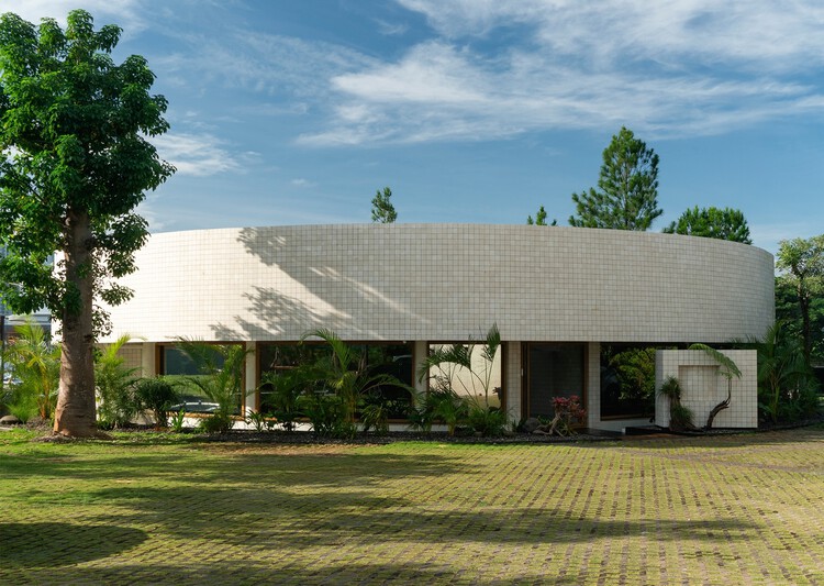 Hygge Cafe / Dhanie & Sal - More Images