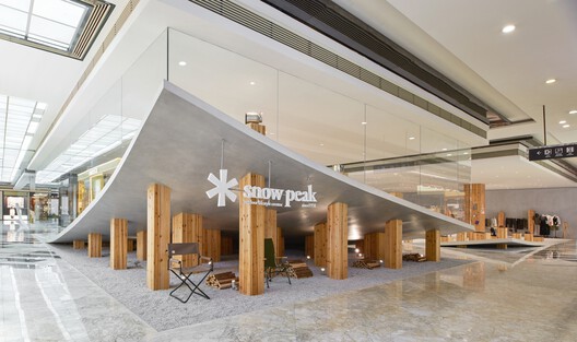 Snow Peak MATRO Department Store / KiKi ARCHi - Interior Photography