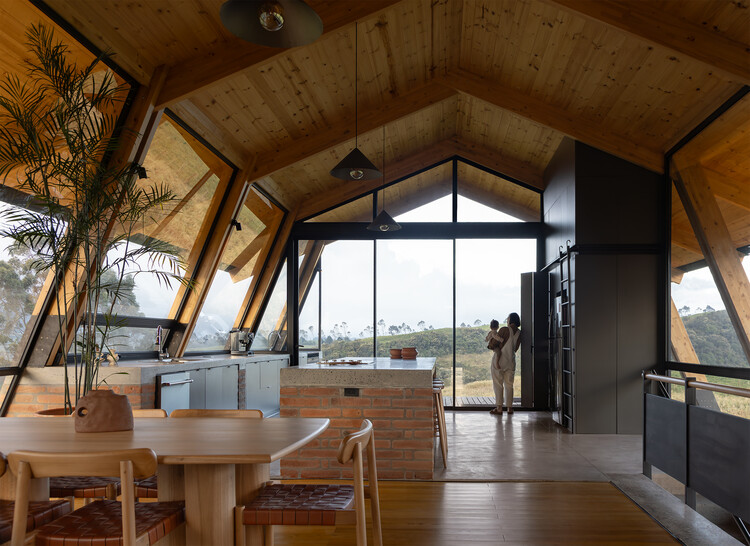 La Miradora / Taller regular - Fotos interiores, cocina, madera, vigas fijas, sillas