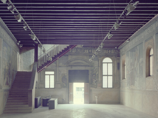 San Rocco’s Oratory / Architettura Tommasi - Interior Photography, Lighting, Column, Arcade