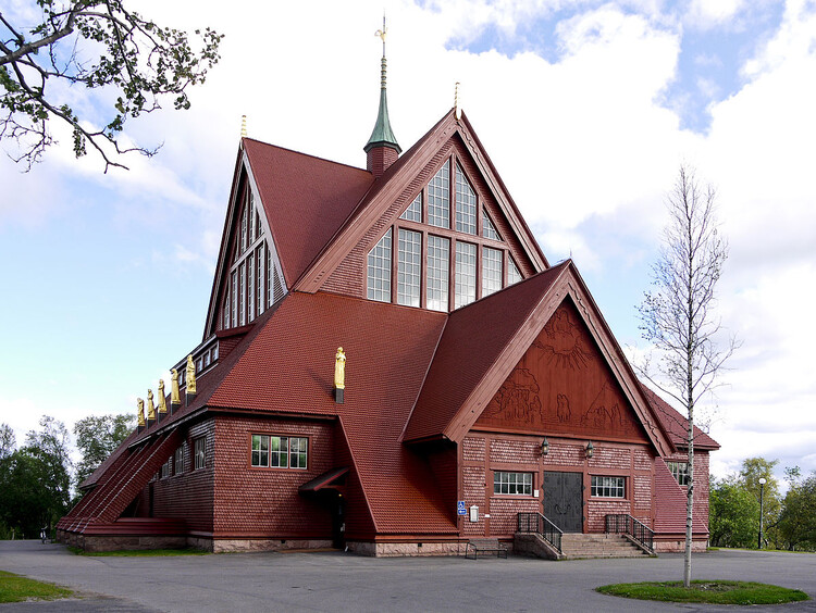 Sweden Transports Century-Old Church Across Town to Escape Mine Expansion - Image 2 of 5