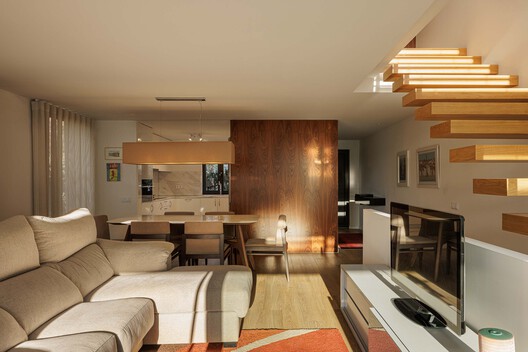 PI House / ArquitectosRT - Interior Photography, Living Room, Sofa, Wood, Table, Lighting, Chair