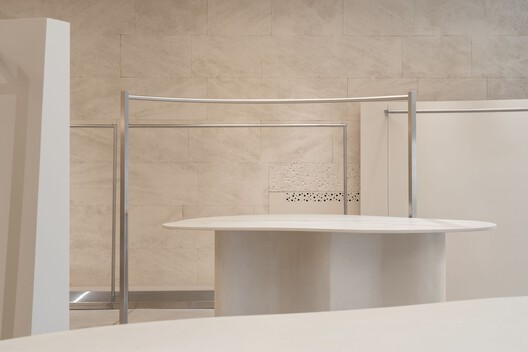 PAPAYA Brand Showroom / Between The Walls - Image 13 of 31