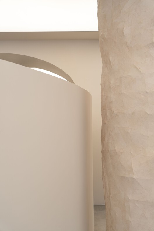 PAPAYA Brand Showroom / Between The Walls - Interior Photography