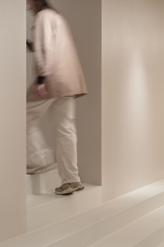 PAPAYA Brand Showroom / Between The Walls - Interior Photography