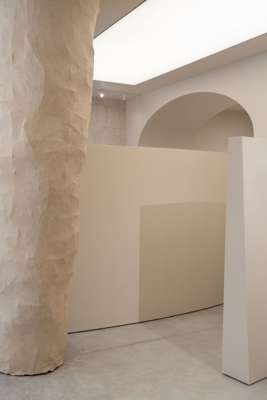 PAPAYA Brand Showroom / Between The Walls - Image 12 of 31