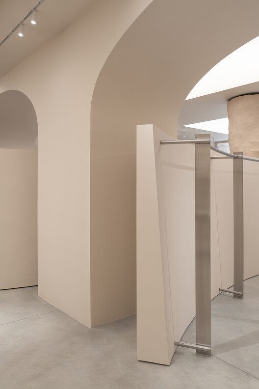 PAPAYA Brand Showroom / Between The Walls - Image 11 of 31