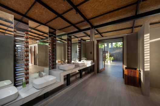 Cheewit Cheewa Home of Nature / Teerachai Leesuraplanon, Thitiphong Phoonthong - Interior Photography, Wood, Beam, Column