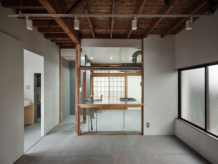 Itabashi House / ROOVICE - Interior Photography, Kitchen, Wood, Lighting, Beam, Glass
