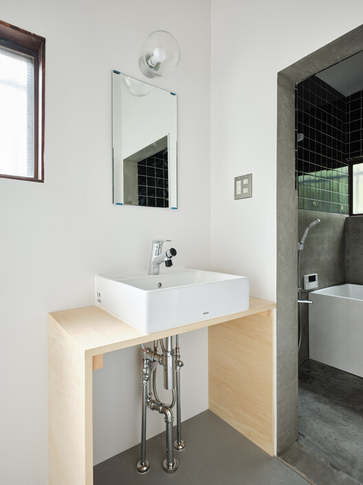Itabashi House / ROOVICE - Interior Photography, Bathroom, Sink, Lighting, Countertop, Glass