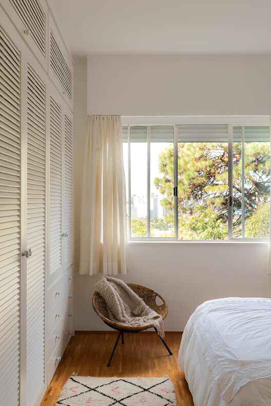 Apartamento Alfonso Bovero / Guido Otero Arquitetura - Fotografia de Interiores, Dormitório, Madeira, Cama, Iluminação