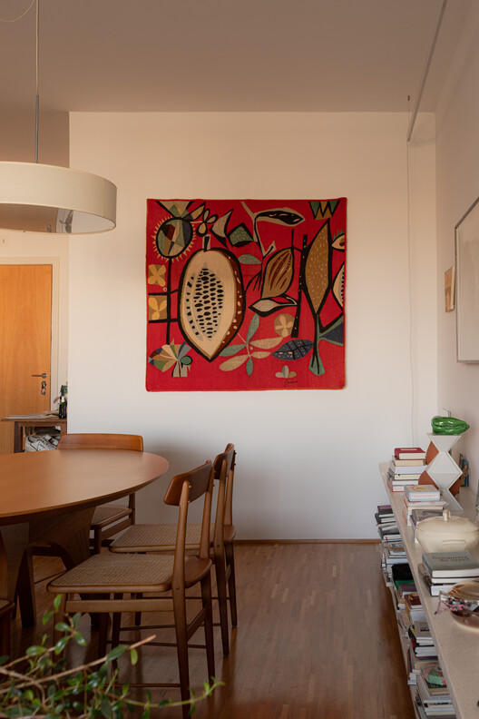 Apartamento Alfonso Bovero / Guido Otero Arquitetura - Fotografia de Interiores, Sala de Jantar, Madeira, Mesa, Cadeira, Iluminação