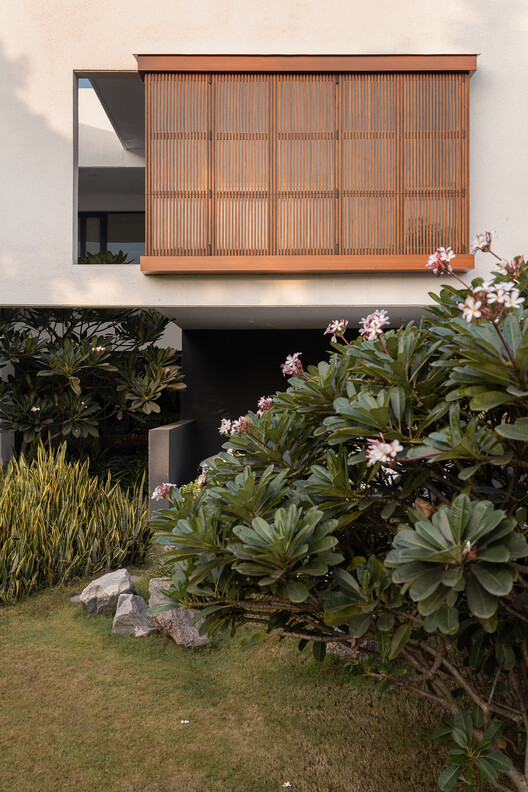 Cantilever Residence / Abin Design Studio - Exterior Photography, Balcony, Courtyard