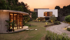 Cantilever Residence / Abin Design Studio