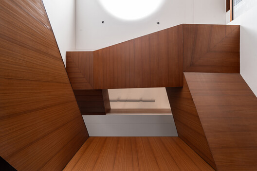 Cantilever Residence / Abin Design Studio - Image 6 of 15