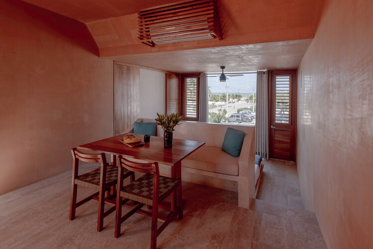 Seminario de arquitectura de contexto de Puerto Rico/Taco House - Fotografía interior, comedor, madera, sillas