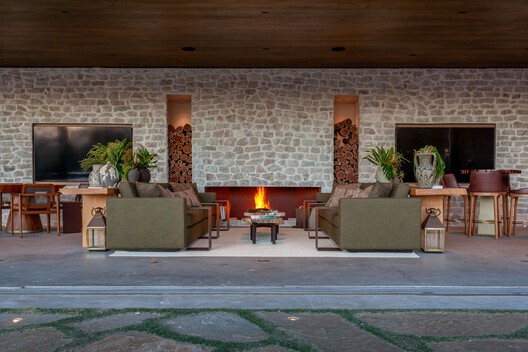 Haras / Negrelli & Teixeira - Fotografia de Interiores, Sala de Estar, Madeira, Sofá, Mesa, Cadeira