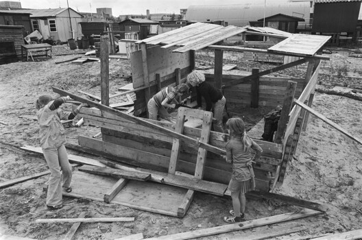 Unconventional Playgrounds: Built from Junk, Shaped by Concrete, Freed by Play - Image 10 of 13