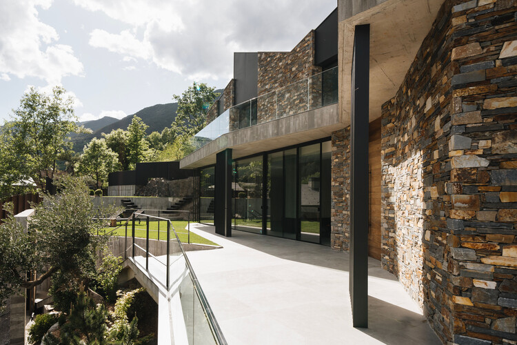 Villa con construcción MR - Figura 1 de 35