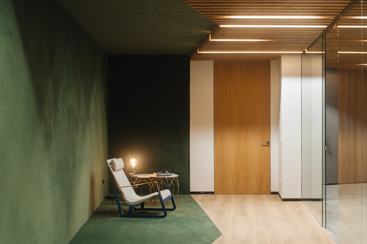 Villa W / Architecture MR - Fotografía interior, Madera, Sillas