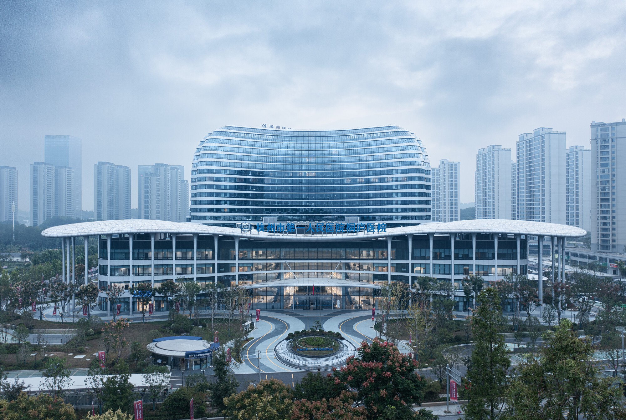 Hangzhou First People's Hospital Tonglu Branch / UAD