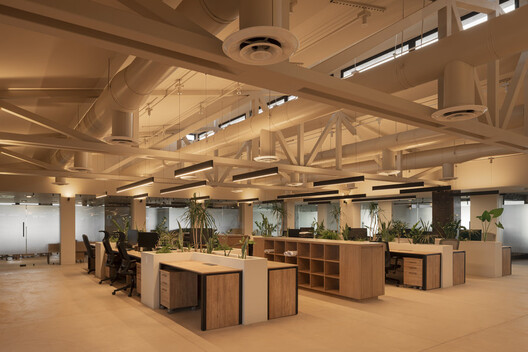 Edifício Administrativo Canyon Market / Medeza - Fotografia de Interiores, Cozinha, Madeira, Iluminação, Cadeira, Viga