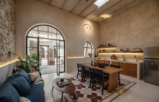 Inhabiting a Layered Past: How Contemporary Design Is Transforming Colonial Houses in Mérida, Mexico - Image 13 of 31