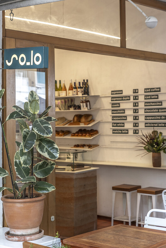 Café So_lo _ Ipanema / Estúdio Chão - Fotografia de Interiores, Cozinha, Madeira, Prateleira