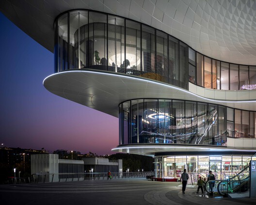 Suzhou Wujiang Songling-Avenue Bus Terminal / Nikken Sekkei - Image 24 of 35