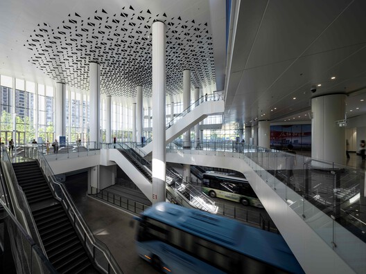 Suzhou Wujiang Songling-Avenue Bus Terminal / Nikken Sekkei - Image 18 of 35