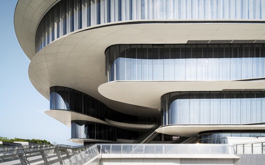 Suzhou Wujiang Songling-Avenue Bus Terminal / Nikken Sekkei - Image 10 of 35