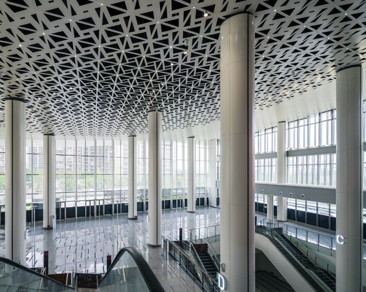 Suzhou Wujiang Songling-Avenue Bus Terminal / Nikken Sekkei - Image 15 of 35