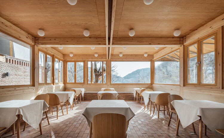 Castaños/arquitectos milagrosos en toda la terraza - fotografía interior, restaurante