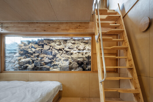 Full Chestnut Terrace / Wonder Architects - Interior Photography, Bedroom, Wood, Stairs, Handrail