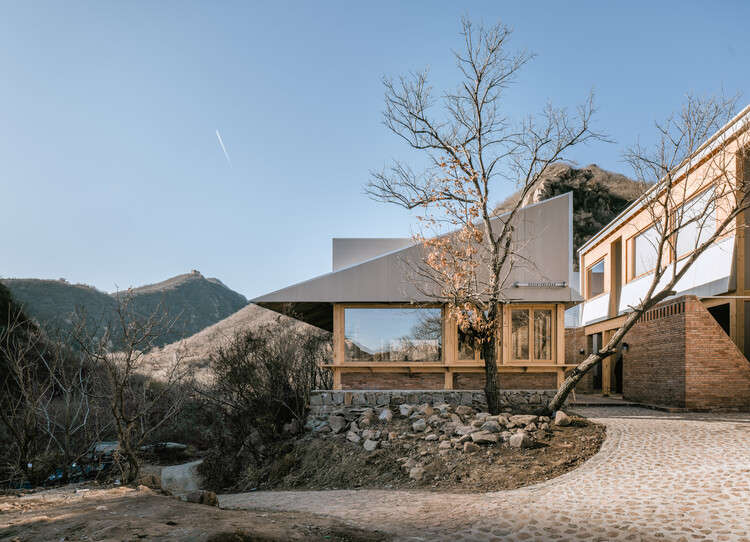 Terraza llena de Castaños/Arquitectos Wonder - Fotografía externa