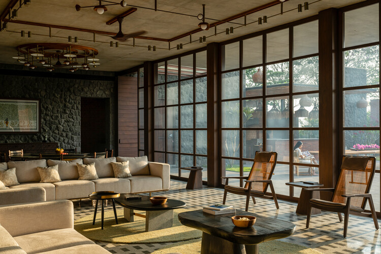 Grupo de trabajo de extensión/diseño de residencia de Jetvan - Fotografía interior, sala de estar, madera, mesa, iluminación, sillas, sillones