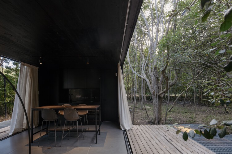 Moon House/Ihoures Studio-Indoor Photography, madera