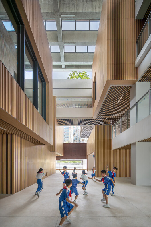 深圳宝中集团海天学校 / 深总院环境院 - 室内图, 楼梯