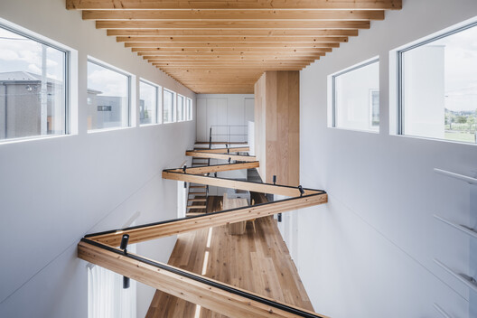 Grand Room House / IGArchitects - Interior Photography, Kitchen, Wood, Stairs, Handrail