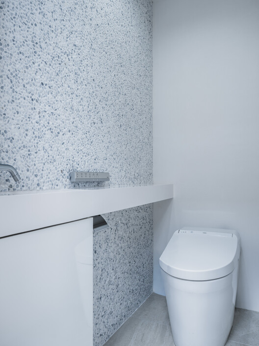 Grand Room House / IGArchitects - Interior Photography, Bathroom, Toilet, Sink