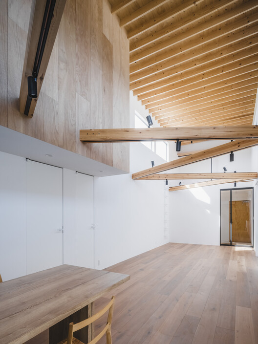 Grand Room House / IGArchitects - Interior Photography, Kitchen, Wood, Beam